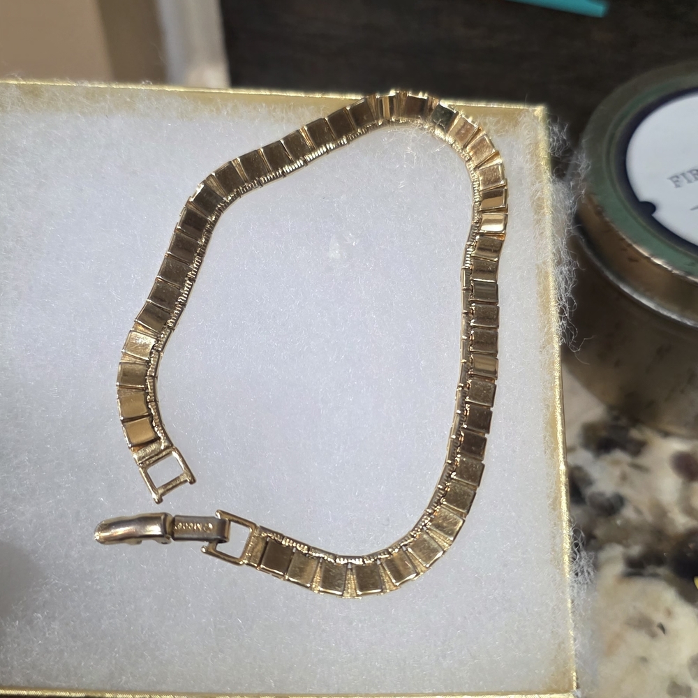 Elegant Vintage Monet Gold Tone Bracelet